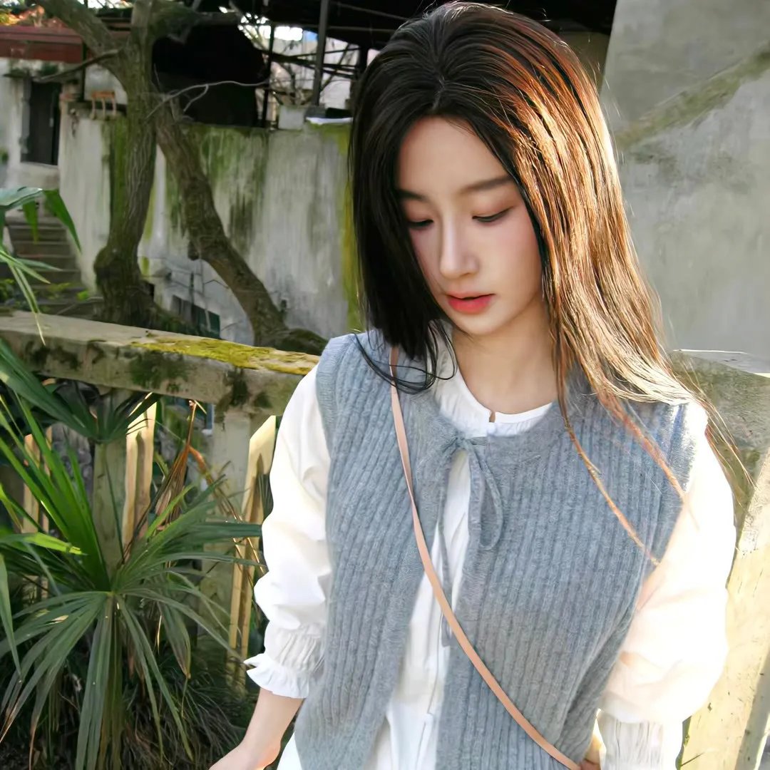院子里的女人